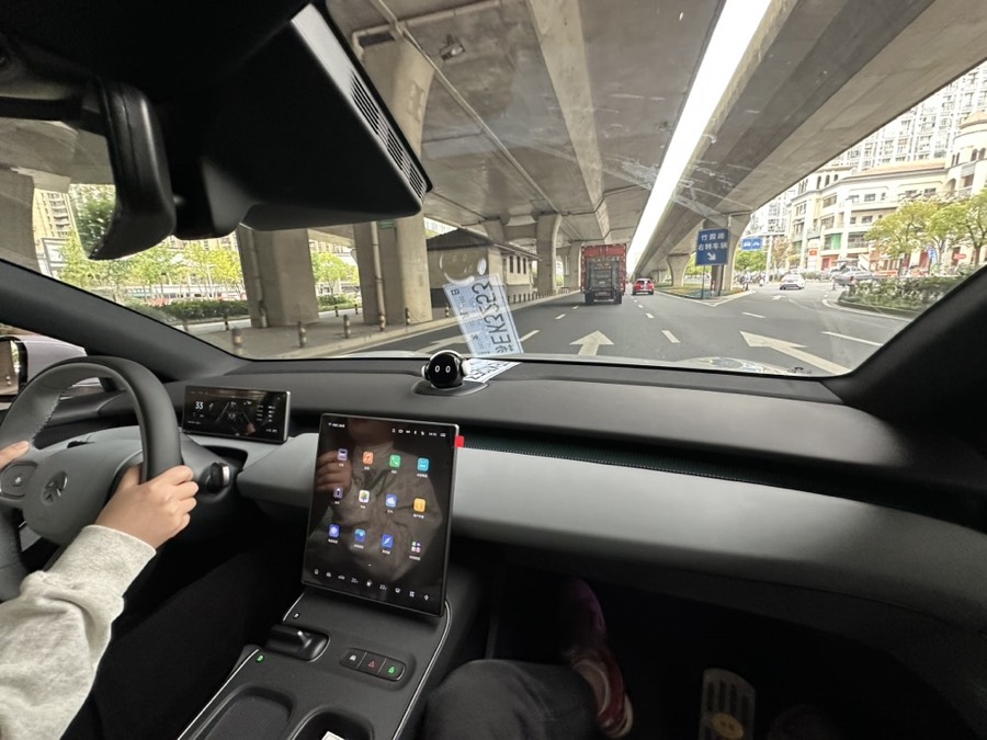 副驾教练指导城市道路行驶
